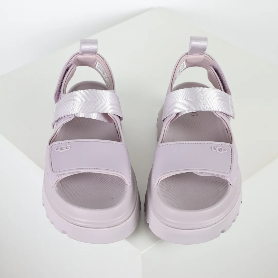 Copy price 💰560 Core recommendation Good price UGG Velcro slippers sandals summer versatile slippers soft sole non-slip beach thick sole casual elegant sandals The style of UGG sandals is really nice. It is suitable for all ages. The soles are made of super lightweight EVA foam. The classic material of U family can be said to be "light" to let you enjoy a different naked feeling. It is one of the most worth buying sandals in history. I guarantee you will not regret the series. Original OEM production Y products are available now. Size: 35 36 37 38 39 40